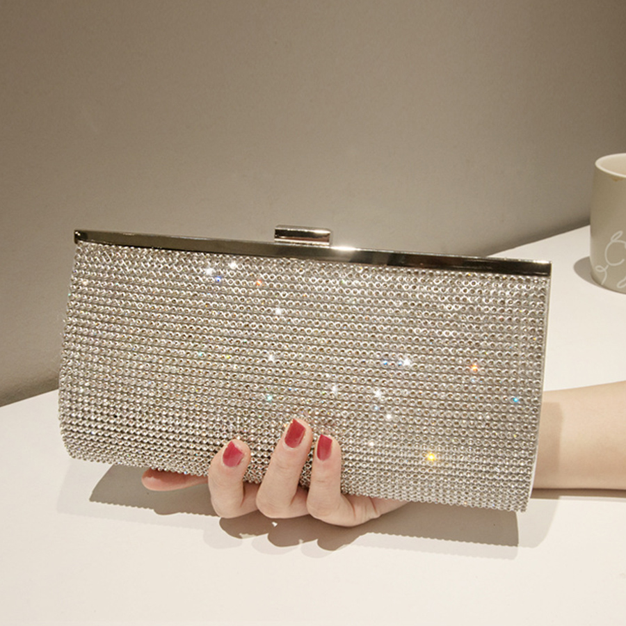 Street Fashion Photo - Bolso de noche con cadena para