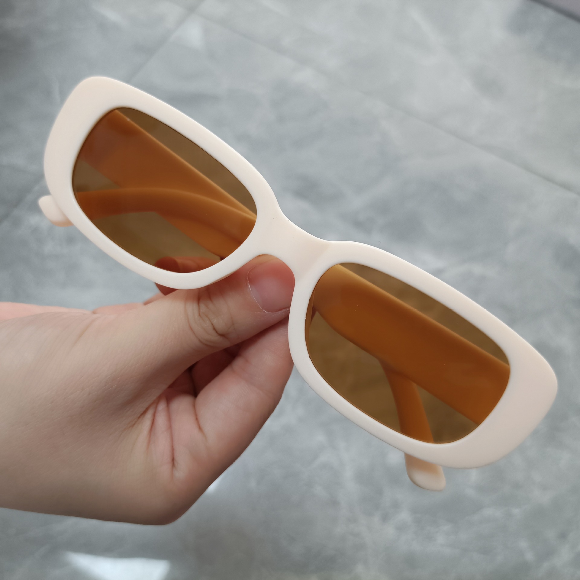 Gafas de sol rectangulares peq - Street Fashion Photo reseña y precio
